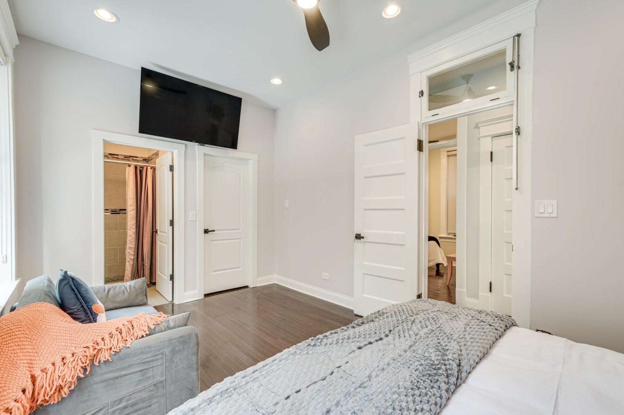 Spacious Condo With Deck About 3 Mi To Downtown Chicago! Екстер'єр фото